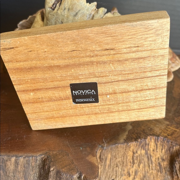 “hoo” Loves Owls 101: Hand-Carved Twin Owls on Natural Wood Base-by Yudi Suardi - Picture 5 of 7